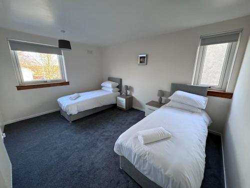4 Bed House, Glenrothes sleeps 5 in 格倫羅西斯