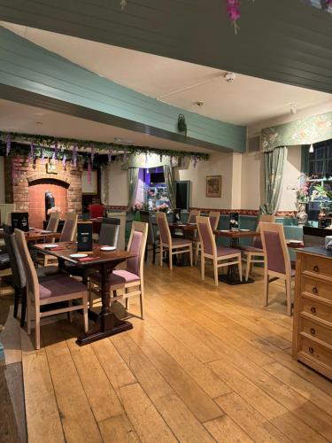 ห้องอาหาร, The Old Court Hotel in วิทเนย์