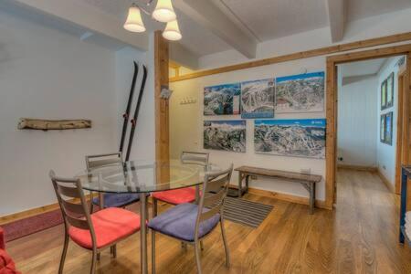 Ski Breck Condo Clubhouse and Free Breck Shuttle in Breckenridge, USA