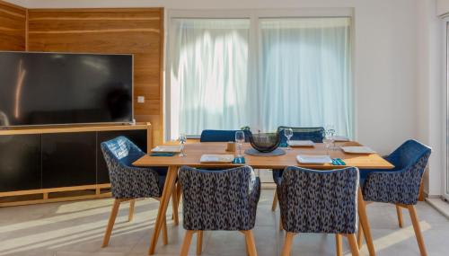 Three-Bedroom Villa image 3