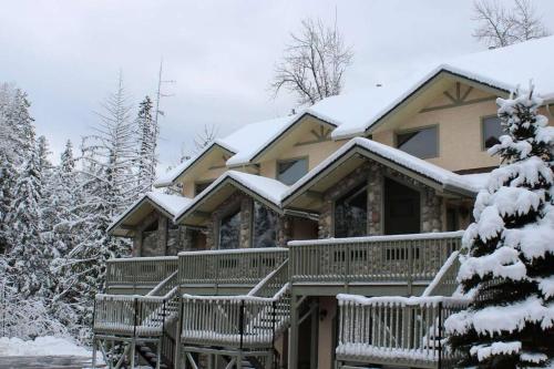 Thunder Ridge Chalet by Fernie Lodging Company