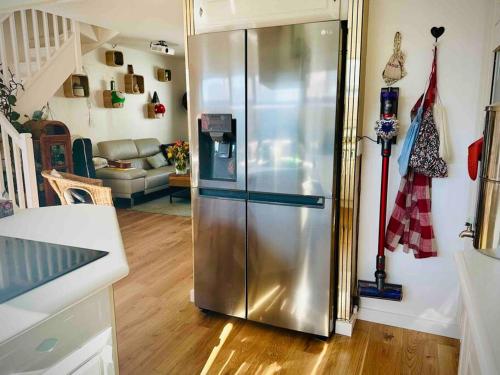 3' Subway, 15' Center, AC, Parking, Calm, Balcony in Les Lilas
