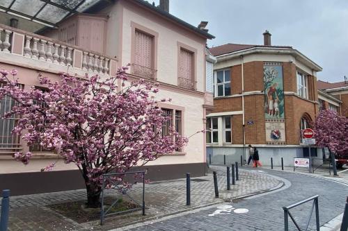 3' Subway, 15' Center, AC, Parking, Calm, Balcony in Les Lilas