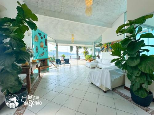 Casa incrível em Ilhabela com piscina e vista mar