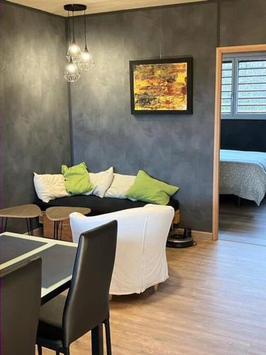 Appartement neuf & écologique à la campagne (Appartement neuf & ecologique a la campagne) in ลาโวร์
