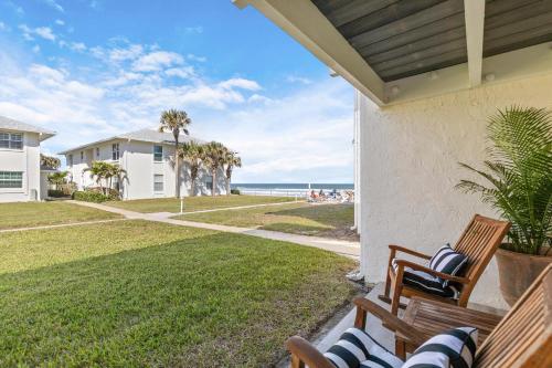 Colony Beach Club 122 in New Smyrna Beach, USA