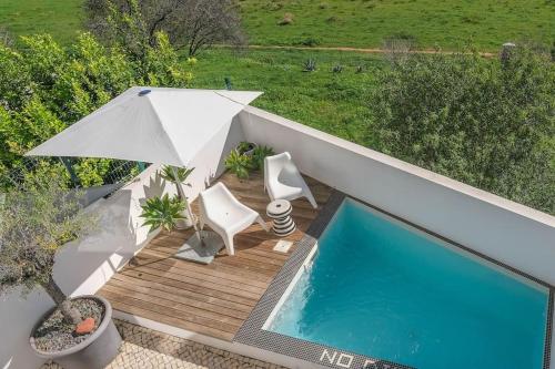 Unique Townhouse ~ Private pool ~ Rooftop terrace gîte à louer Espiche