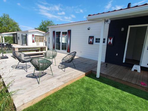 Comfortable chalet with airco on a holiday park at just 1 km from the beach