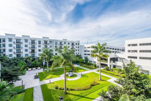 Sleek Doral Retreat 1 Bed Oasis With Free Parking