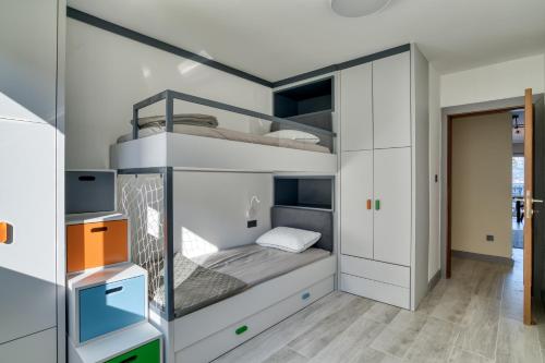 Luxurious 3-Bedroom Apartment by MN Property - image 4