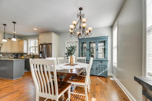 Spacious Home with Fireplace - Near Pinehurst Golf! in 派恩赫斯特