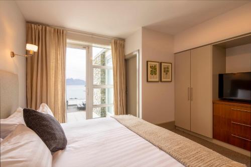 Villa Antrim- Lake Views- Gas Fire- Hot Tub - main image