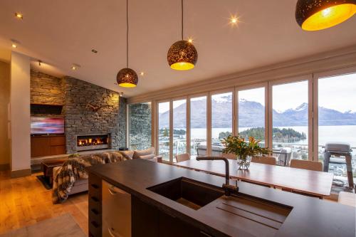 Villa Antrim- Lake Views- Gas Fire- Hot Tub - image 4