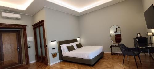 Deluxe Spaccanapoli Room Type - Deluxe Quadruple Room with Balcony