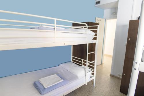 Shared room, mixed dormitory, 8 guests