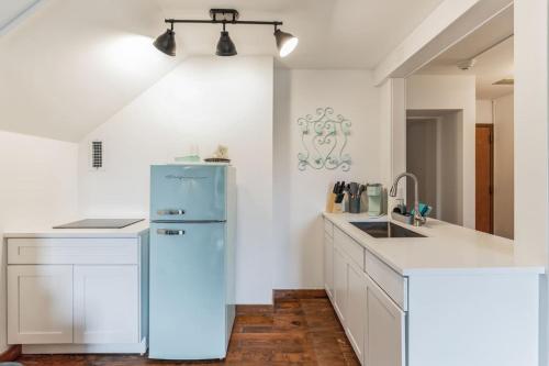 Thornton Studio with Kitchenette thumb 4