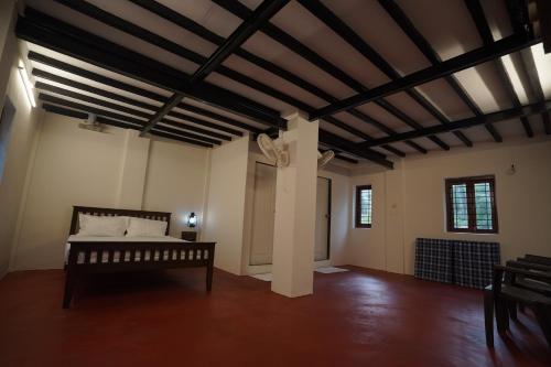 1 double bed, 4 futon beds