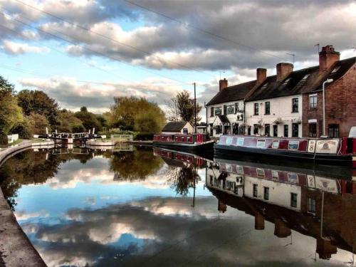 Fergies Canal Side Cottage