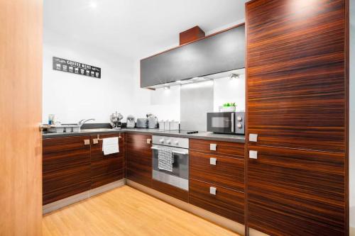 Urban 1BR Apartment + Free Parking By Azura Nights, Birmingham (fotografie 3)