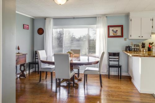 Pet-Friendly Union Home about 19 Mi to Cincinnati! Pet-Friendly Union Home about 19 Mi to Cincinnati!