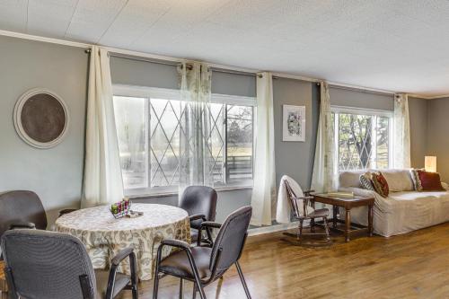 Pet-Friendly Union Home about 19 Mi to Cincinnati! Pet-Friendly Union Home about 19 Mi to Cincinnati!