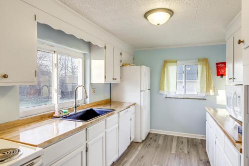 Pet-Friendly Union Home about 19 Mi to Cincinnati! Pet-Friendly Union Home about 19 Mi to Cincinnati!