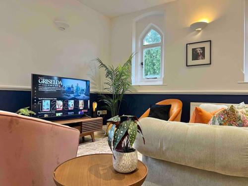 INCREDIBLE 3 Bedrooms Windsor Home, Free Parking - A Blend of Luxury and Character - Incredible Location - Windsor Castle, Ascot, Legoland, Heathrow Airport, Windsor (foto 5)