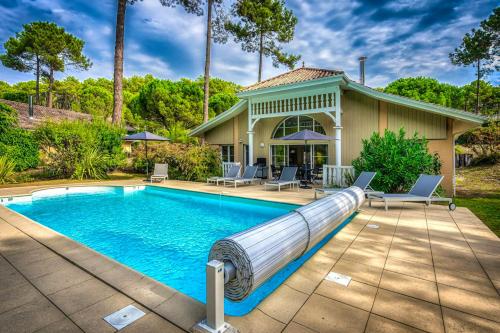 Villa de 3 chambres avec piscine privee terrasse et wifi a Lacanau a 2 km de la plage - Location, gîte - Lacanau