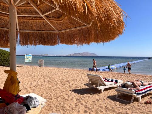 3-Bedroom Apartment on the Third Floor with 3 Balconies and lovely Pool View, Street View and Free Beach Access in Sharm Hills Resort