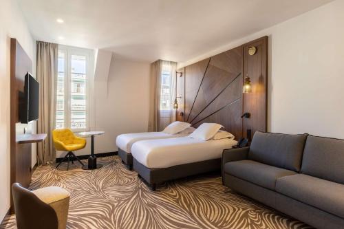 2 twin beds, 1 sofa bed