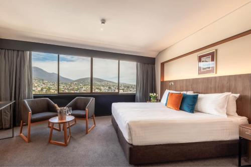 Deluxe King Room with Mountain View