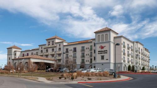 Woolley's Classic Suites Denver Airport