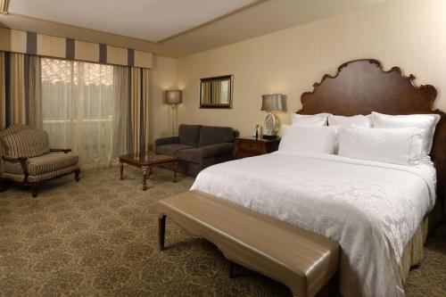 Woolley's Classic Suites Denver Airport