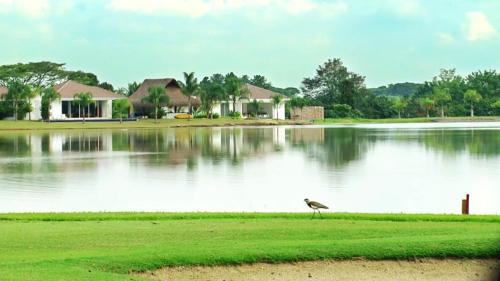 Casa con Lago y Campo de Golf