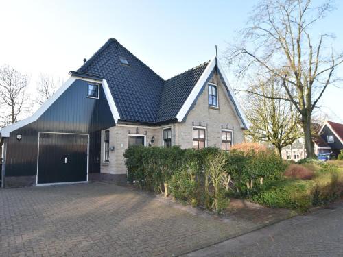 Spacious holiday home close to the sea