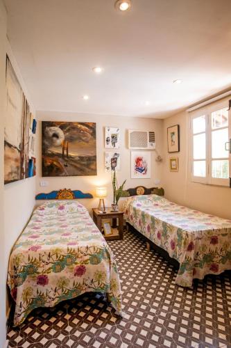 2 twin beds