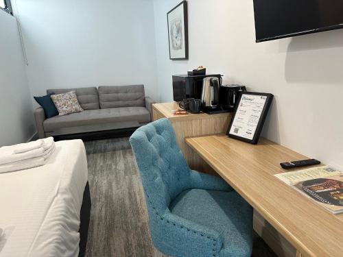 Premier King Room - Non Pet Friendly image 1
