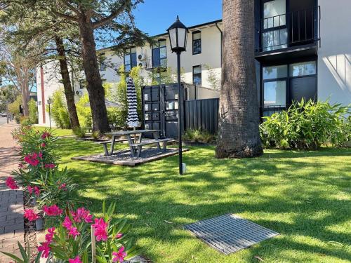 Kert, The Osmond Motel & Apartments in Fullarton
