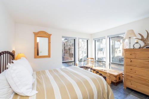 Condo with great ski access and heated garage, Telluride (zdjęcie 4)