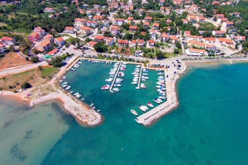 Apartments with a parking space Cizici, Krk - 22046