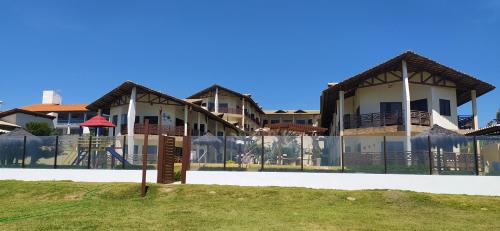 THE FOUNTAINS 110 - Apartamento em lindo condomínio pé na areia da Praia das Fontes em Beberibe - CE