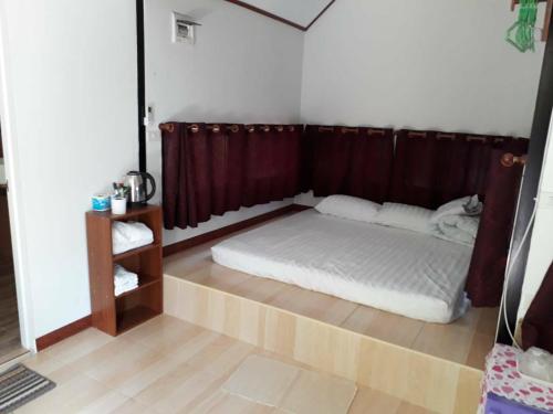 Exterior view, Khum Charoen Homestay  in Sankhaburi