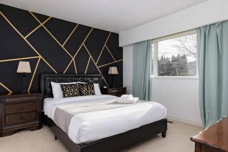 Lovely 2BR Home in Foster Ave in Coquitlam, Canada