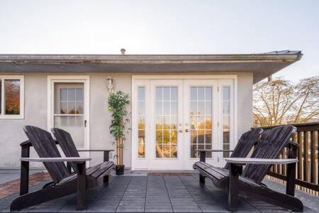 Lovely 2BR Home in Foster Ave in Coquitlam, Canada