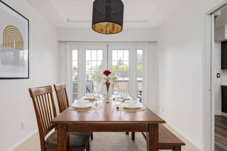 Lovely 2BR Home in Foster Ave in Coquitlam, Canada