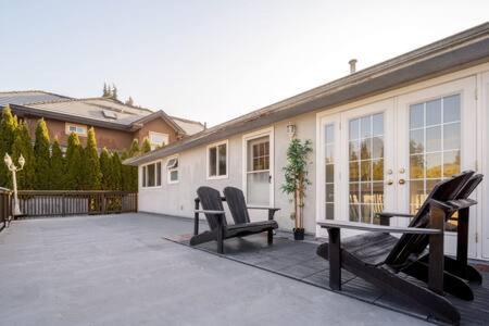 Lovely 2BR Home in Foster Ave in Coquitlam, Canada