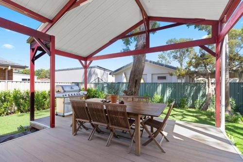 Family house with pool table, outdoor patio and BBQ