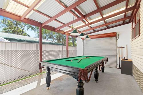 Family house with pool table, outdoor patio and BBQ