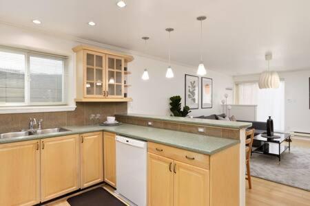 Centrally Located 2 Bedroom Spacious Basement Suite in North Vancouver, Canada