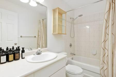 Centrally Located 2 Bedroom Spacious Basement Suite in North Vancouver, Canada